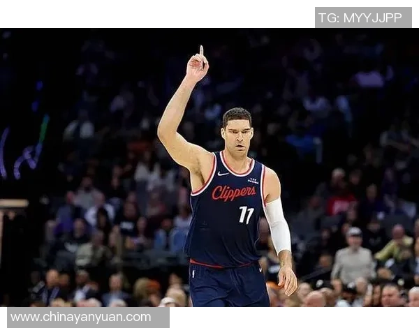 布鲁克洛佩斯：从NBA巨星到篮球战术的关键人物分析